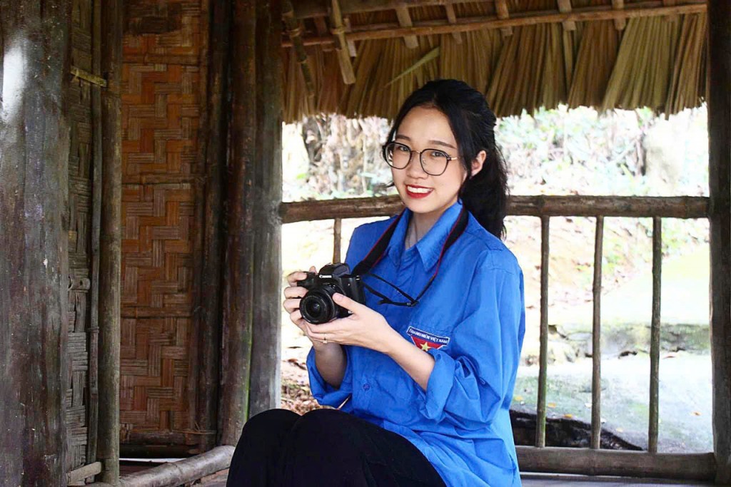 Minh Anh lựa chọn tham gia làm các công việc part-time để tích lũy kinh nghiệm làm nghề