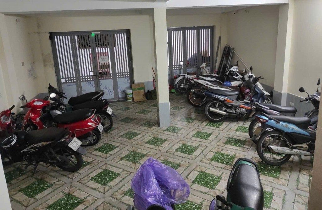 Cá phòng trọ ở khu nhà tầng có chỗ để xe cho người thuê trọ