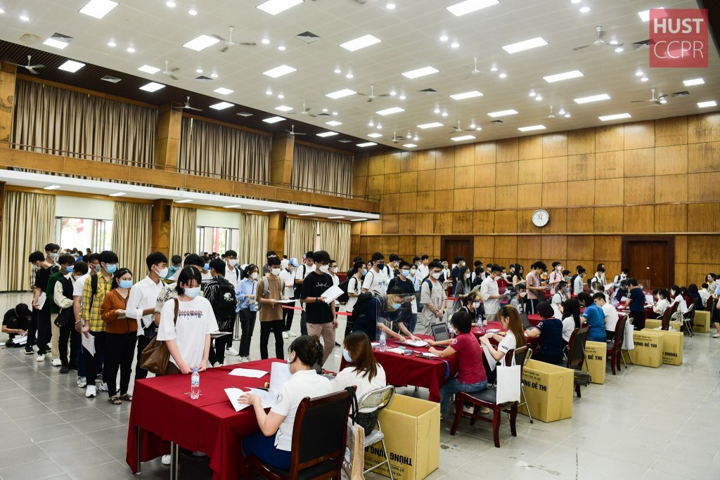 Dịp tựu trường là lúc tân sinh viên phải chi tiêu nhiề, vì thế chi tiêu hợp lý là điều khiến các bạn trẻ phải đau đầu