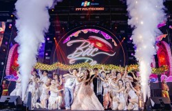 Hòa Minzy, RHYDER cùng loạt nghệ sĩ hát mừng tân sinh viên Đà Nẵng