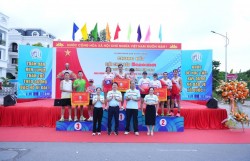 Hơn 300 VĐV tham gia chung kết Giải chạy Báo Hànộimới lần thứ 50 - Vì hòa bình xã Phù Đổng