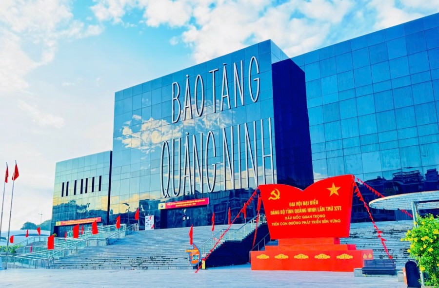 Bảo tàng Quảng Ninh. Quảng trường 30-4,...khoác lên diện mạo mới, chào mừng sự kiện chính trị quan trọng của tỉnh.