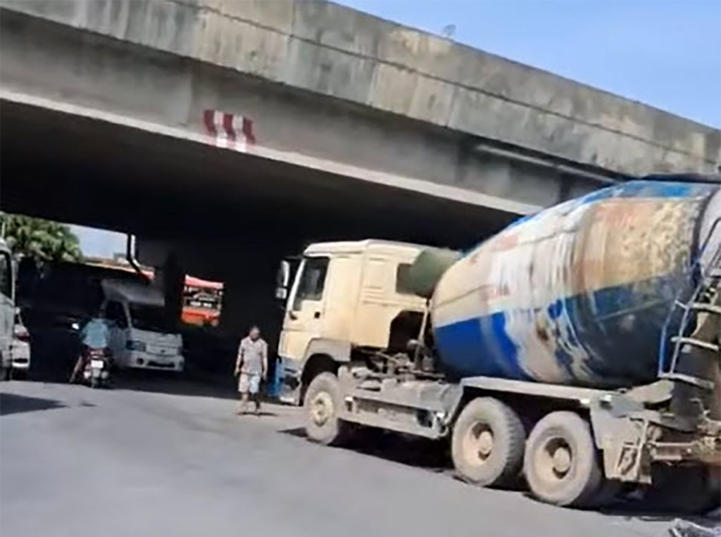 Hiện trường vụ tai nạn (ảnh cắt từ clip)