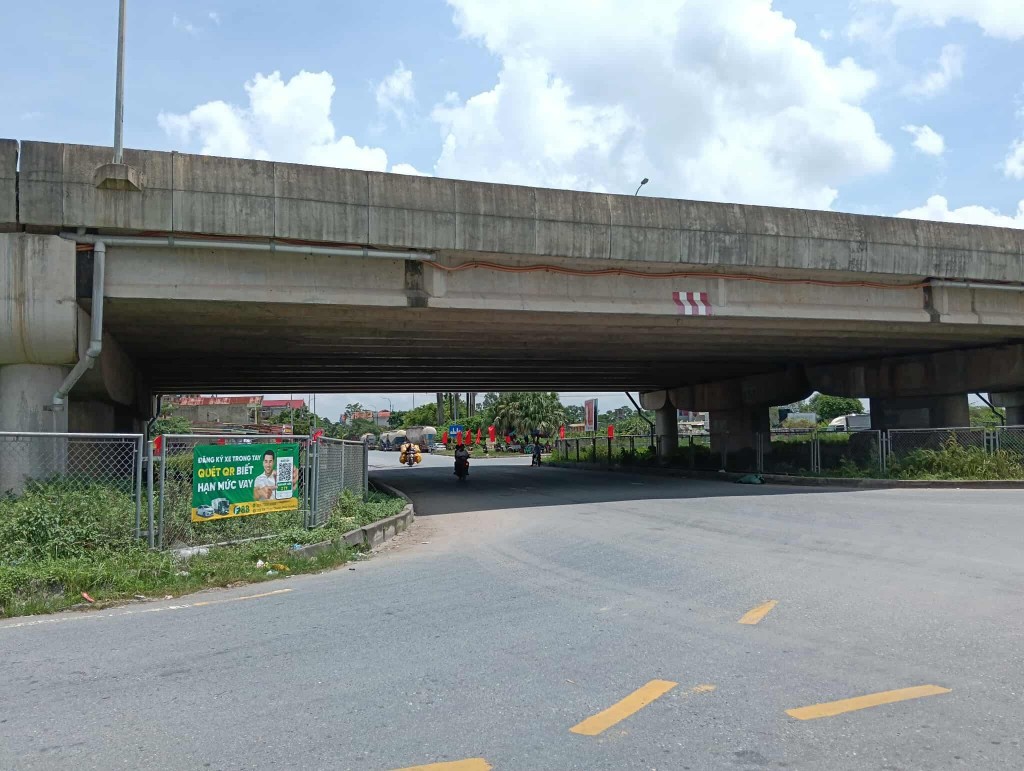 Cầu chui Vạn Điểm (thôn Lam Sơn, xã Phú Xuyên), nơi xảy ra vụ tai nạn