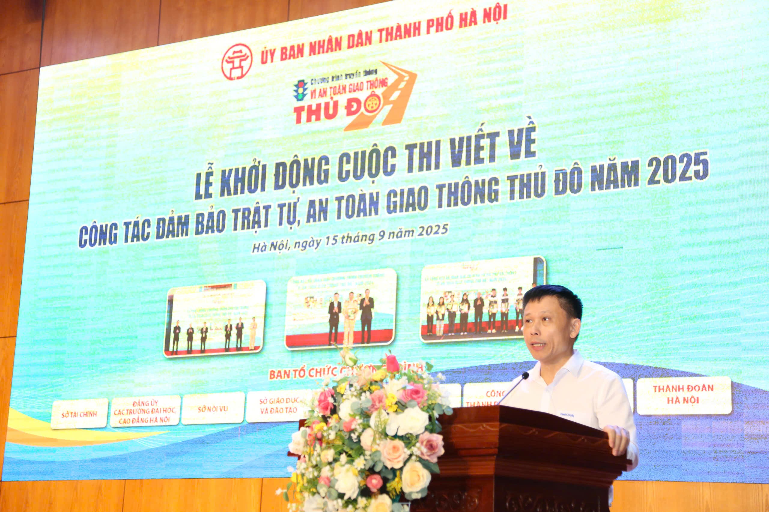 Khởi động Chương trình truyền thông 