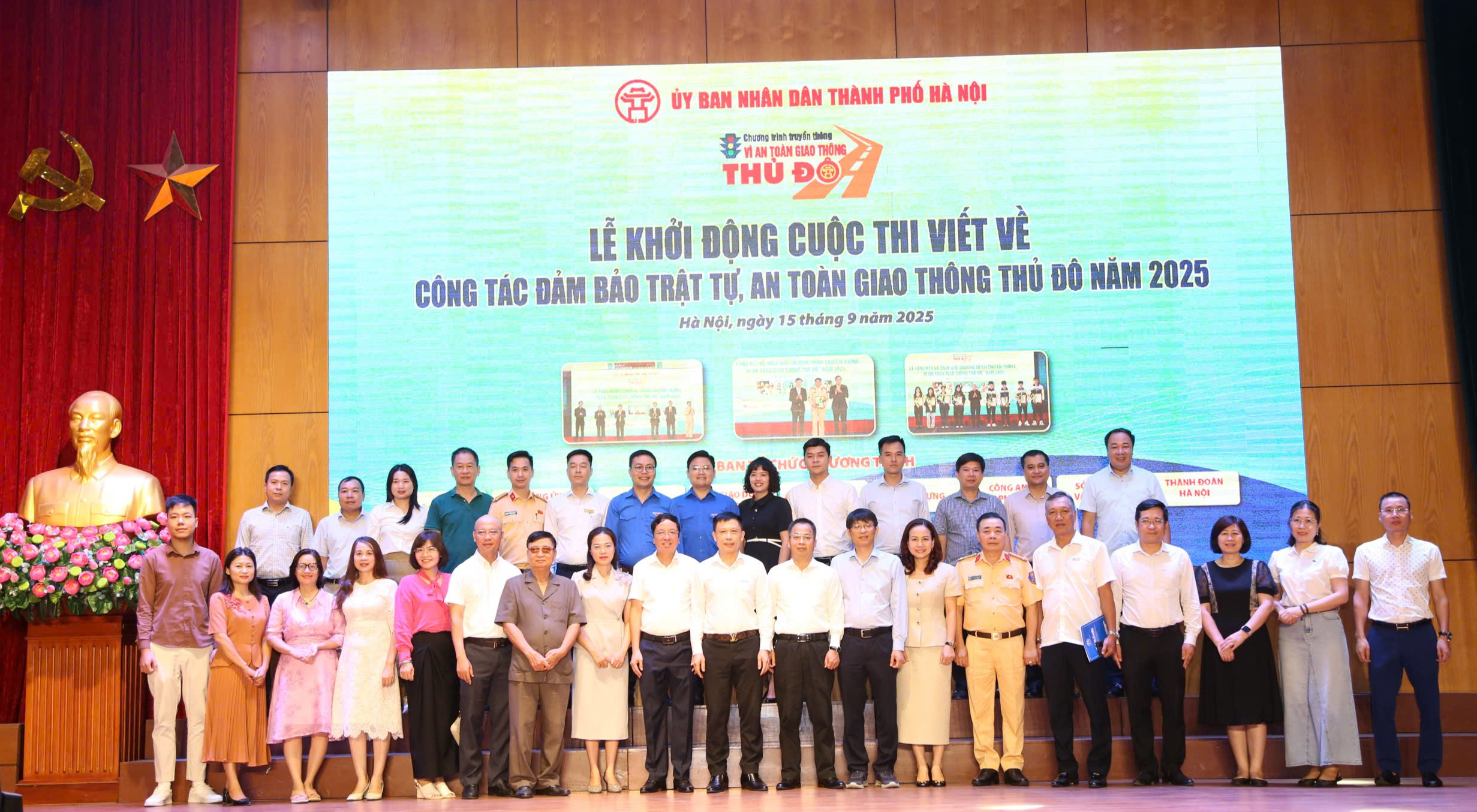 Khởi động Chương trình truyền thông 