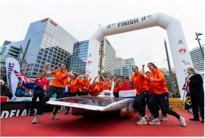 Đội đua vô địch hạng mục Challenger “Brunel Solar Team”