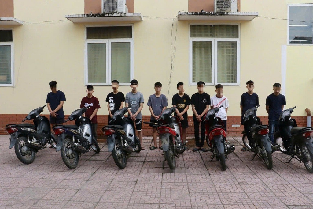 Các đối tượng cùng số tang vật tại Cơ quan Công an Các đối tượng cùng số tang vật tại Cơ quan Công an