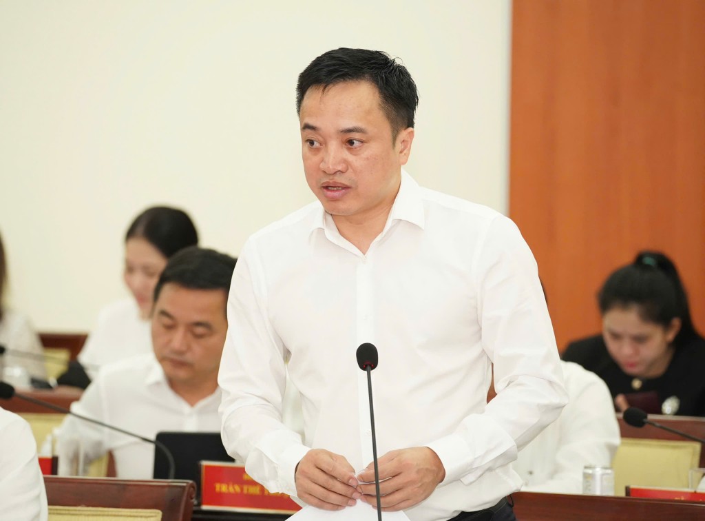 Trung tướng Mai Hoàng, Giám đốc Công an TP Hồ Chí Minh báo cáo tại hội nghị (Ảnh: THUẬN VĂN)