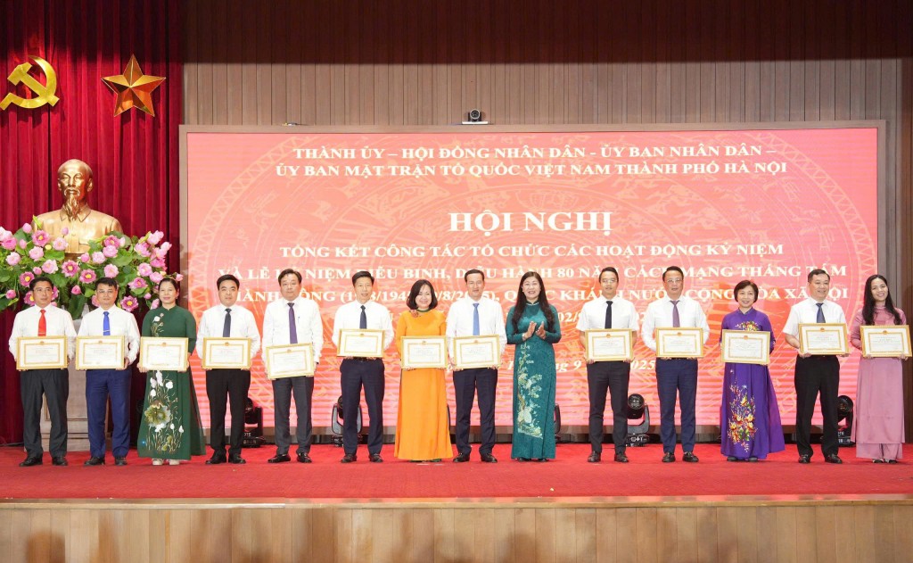 Hà Nội khen thưởng nhiều tập thể, cá nhân tham gia A80