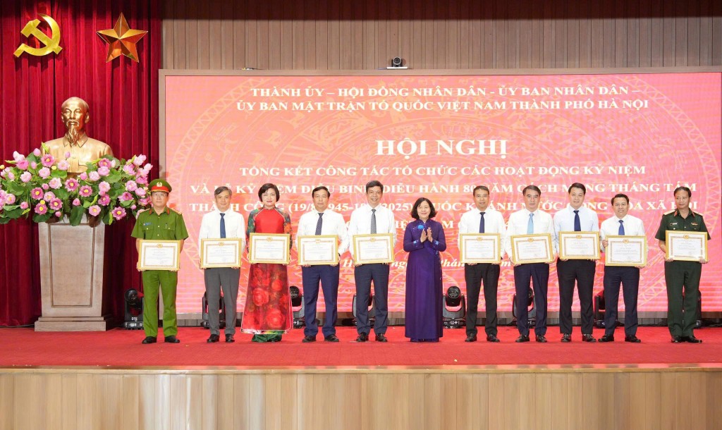 Hà Nội khen thưởng nhiều tập thể, cá nhân tham gia A80