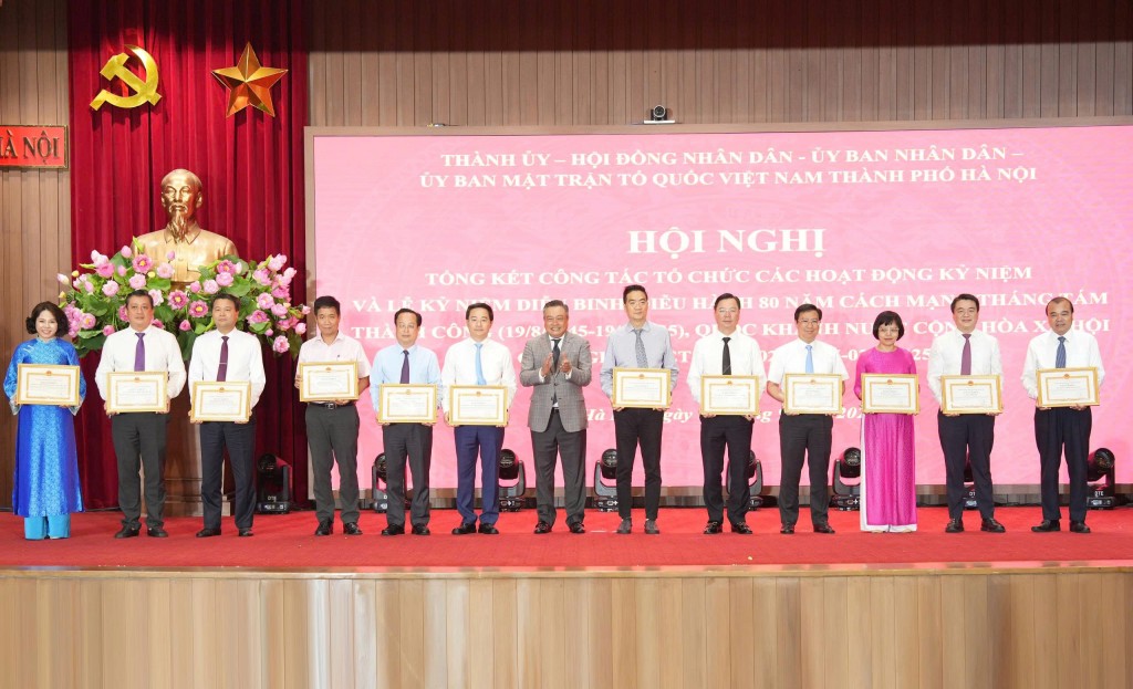 Hà Nội khen thưởng nhiều tập thể, cá nhân tham gia A80
