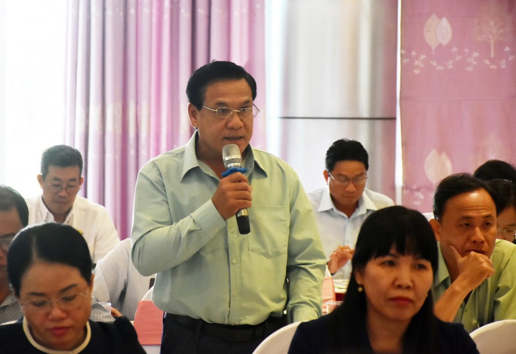 Đại biểu nêu ý kiến tại hội nghị