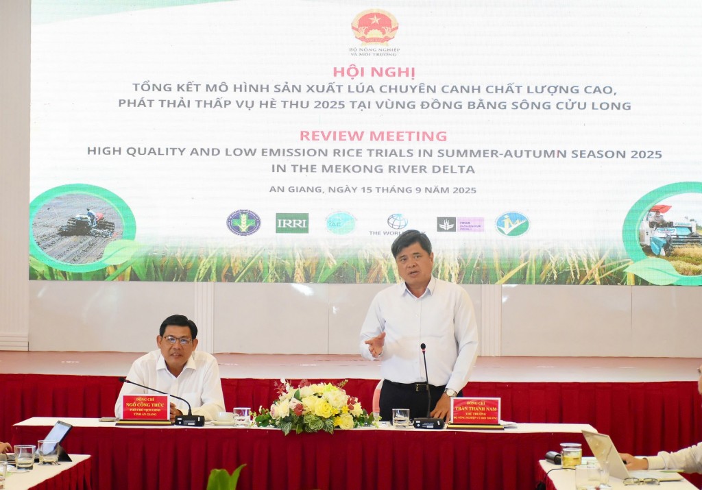 Thứ trưởng Bộ Nông nghiệp và Môi trường Trần Thanh Nam phát biểu kết luận hội nghị