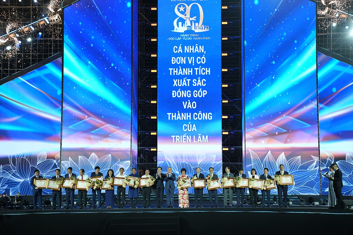 Khẳng định văn hóa, bản lĩnh và trí tuệ Việt Nam Khẳng định văn hóa, bản lĩnh và trí tuệ Việt Nam