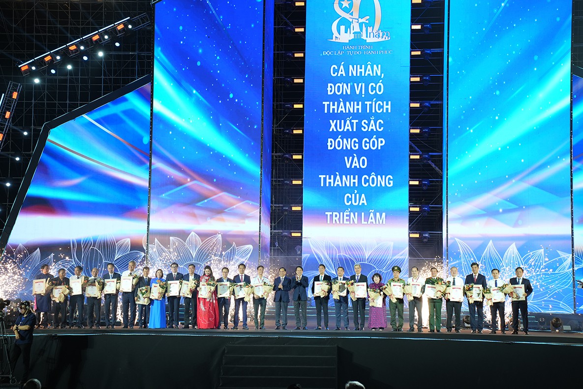 Khẳng định văn hóa, bản lĩnh và trí tuệ Việt Nam Khẳng định văn hóa, bản lĩnh và trí tuệ Việt Nam