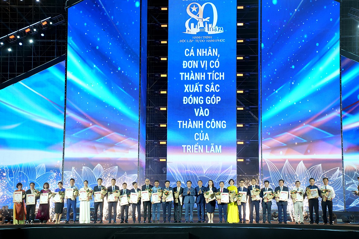 Khẳng định văn hóa, bản lĩnh và trí tuệ Việt Nam Khẳng định văn hóa, bản lĩnh và trí tuệ Việt Nam