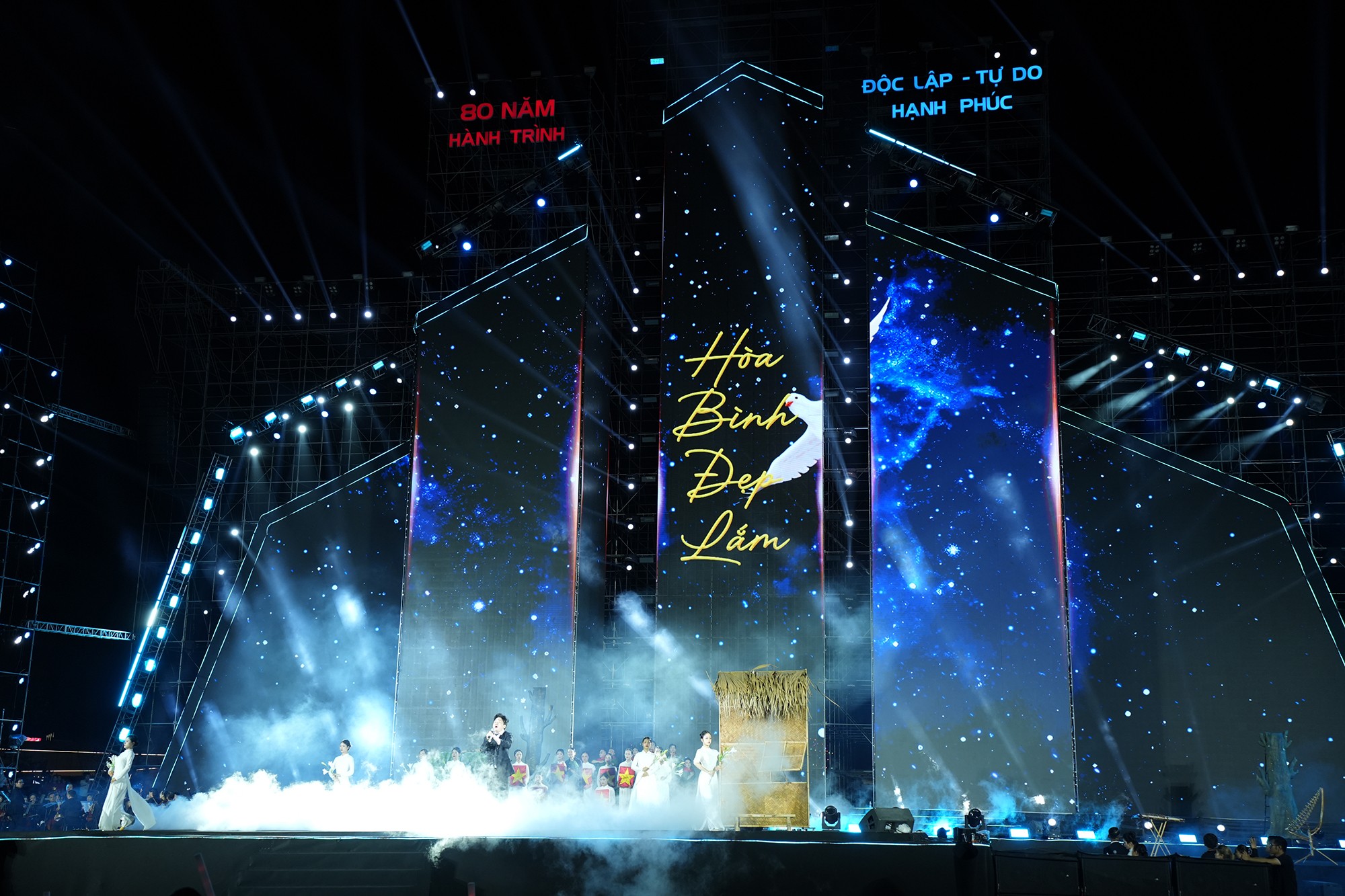 Khẳng định văn hóa, bản lĩnh và trí tuệ Việt Nam Khẳng định văn hóa, bản lĩnh và trí tuệ Việt Nam