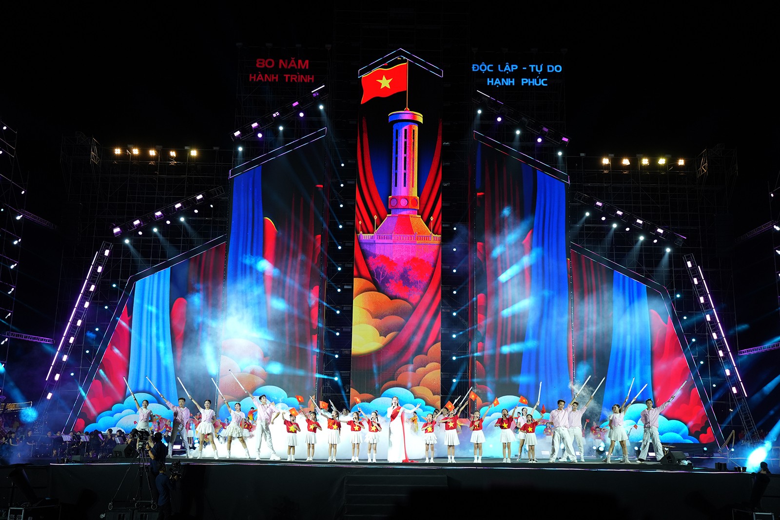 Khẳng định văn hóa, bản lĩnh và trí tuệ Việt Nam Khẳng định văn hóa, bản lĩnh và trí tuệ Việt Nam