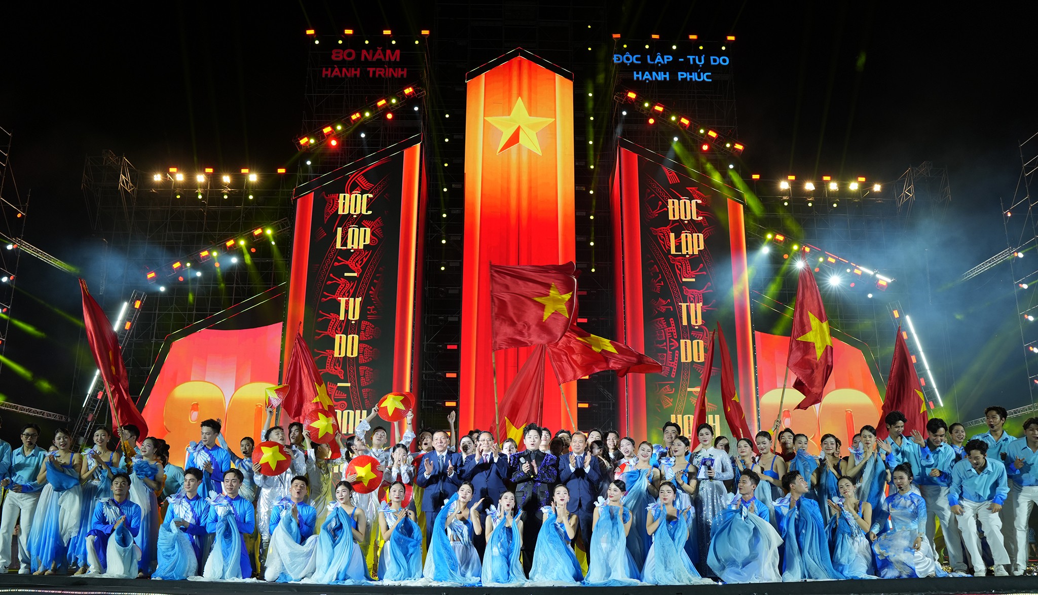 Khẳng định văn hóa, bản lĩnh và trí tuệ Việt Nam Khẳng định văn hóa, bản lĩnh và trí tuệ Việt Nam