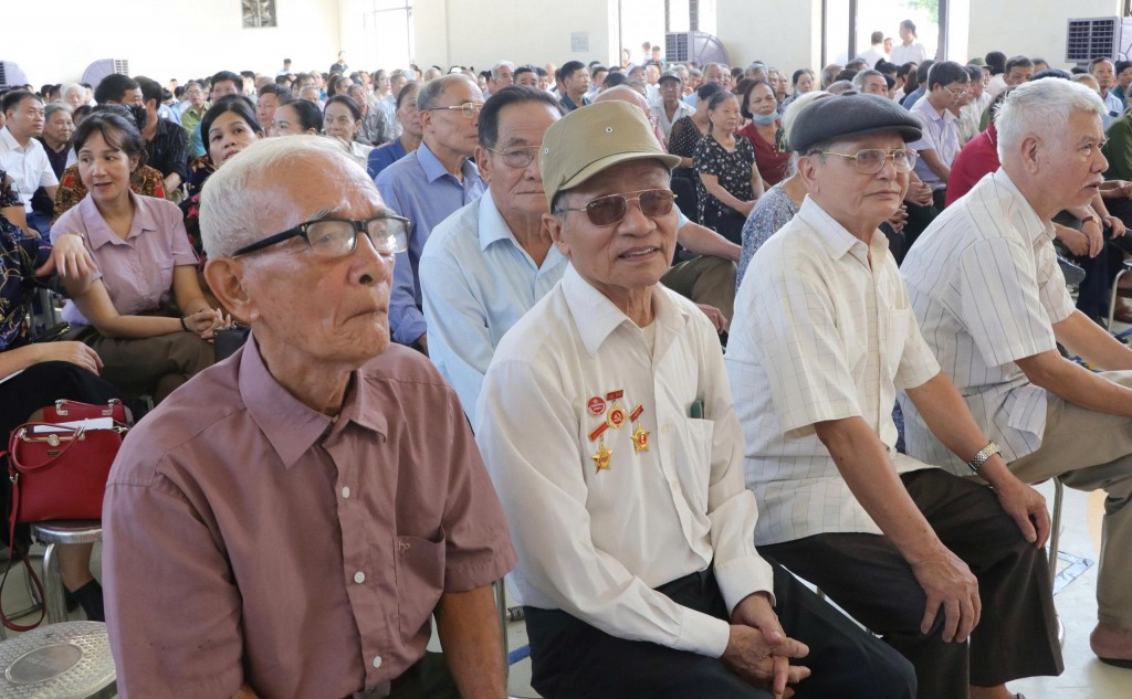 Gần 1.000 đảng viên xã Trần Phú tham gia quán triệt 4 Nghị quyết trụ cột, văn bản quan trọng Gần 1.000 đảng viên xã Trần Phú tham gia quán triệt 4 Nghị quyết trụ cột, văn bản quan trọng