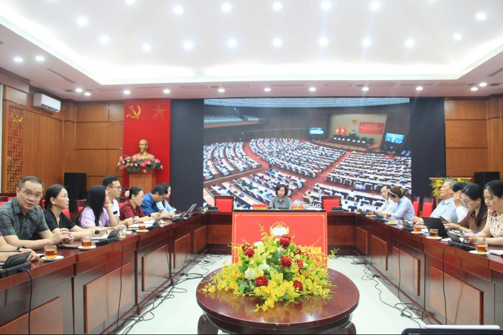 Đảng viên Đảng bộ MTTQ TP Hà Nội nghe quán triệt 4 Nghị quyết