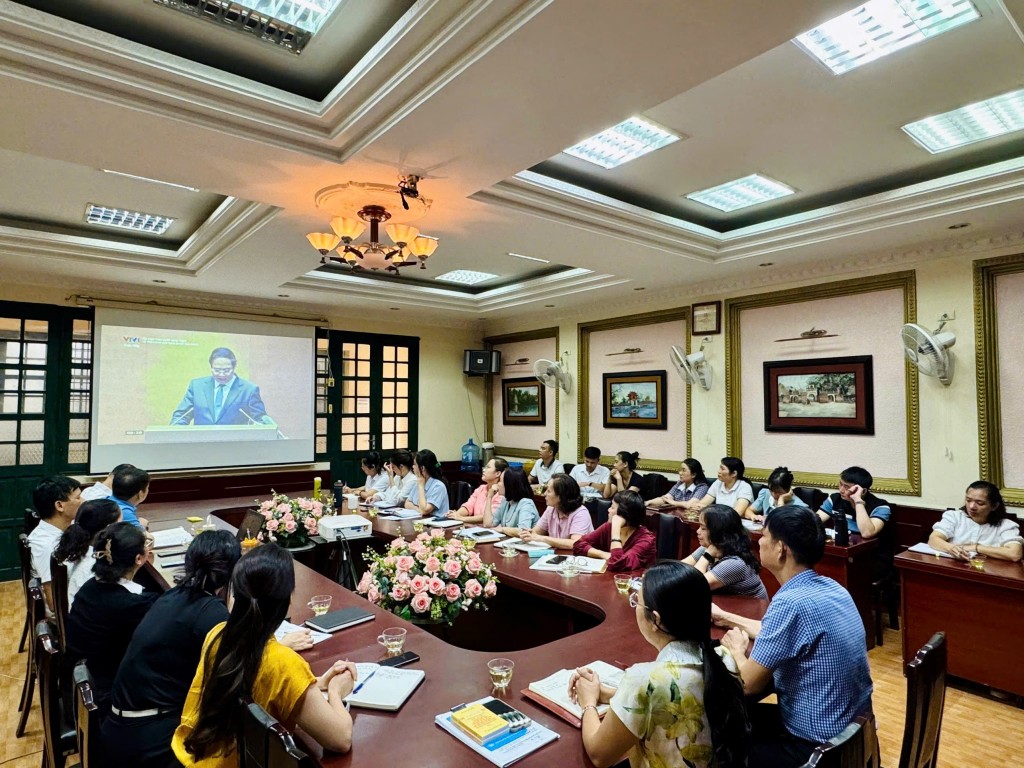 Đảng viên Đảng bộ MTTQ TP Hà Nội nghe quán triệt 4 Nghị quyết