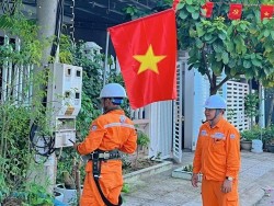 Kiên cường bám lưới, giữ dòng điện sáng cho Nhân dân