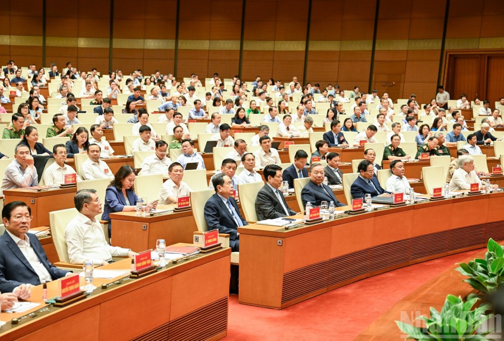 Các đồng chí lãnh đạo Đảng, Nhà nước và đại biểu dự Hội nghị tại Hội trường Diên Hồng - Nhà Quốc hội