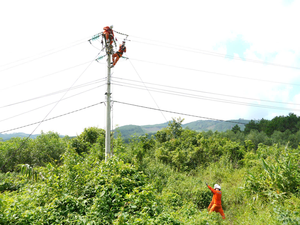 PC Lạng Sơn triển khai đồng bộ các giải pháp đảm bảo điện phục vụ khách hàng trên địa bàn tỉnh PC Lạng Sơn triển khai đồng bộ các giải pháp đảm bảo điện phục vụ khách hàng trên địa bàn tỉnh
