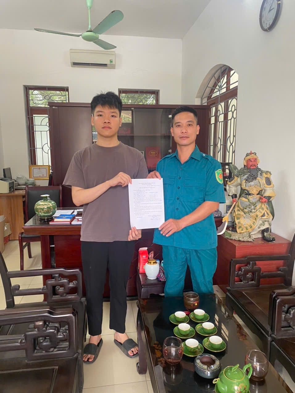 Công dân xã Bát Tràng viết đơn xin nhập ngũ năm 2026