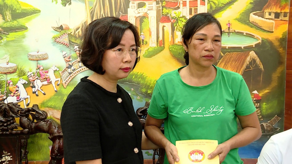 Trao hỗ trợ cho gia đình nạn nhân vụ cháy tại xã Thường Tín Trao hỗ trợ cho gia đình nạn nhân vụ cháy tại xã Thường Tín