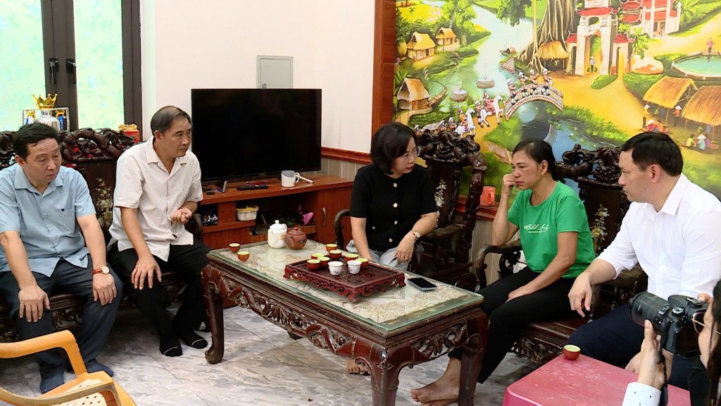 Trao hỗ trợ cho gia đình nạn nhân vụ cháy tại xã Thường Tín Trao hỗ trợ cho gia đình nạn nhân vụ cháy tại xã Thường Tín