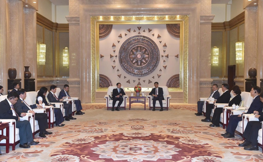 Phó Thủ tướng Mai Văn Chính đề nghị Quảng Tây tiếp tục tạo thuận lợi cho hàng hóa Việt Nam nhập khẩu vào Trung Quốc qua Quảng Tây - Ảnh: VGP/Giang Thanh