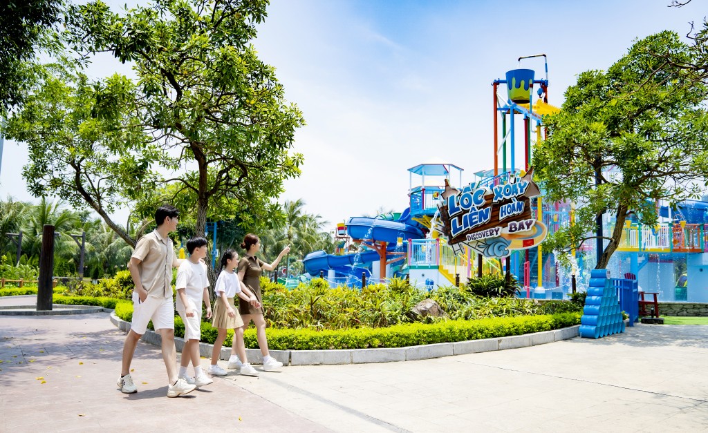 Công viên nước tại Sun World Ha Long áp dụng mức giá 100.000 đồng cho cả người lớn và trẻ em