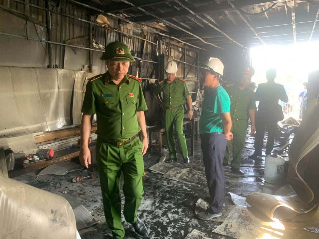 Thiếu tướng Nguyễn Hồng Ky - Phó Giám đốc CATP kiểm tra, chỉ đạo công tác điều tra, khắc phục hậu quả vụ hỏa hoạn Thiếu tướng Nguyễn Hồng Ky - Phó Giám đốc CATP kiểm tra, chỉ đạo công tác điều tra, khắc phục hậu quả vụ hỏa hoạn