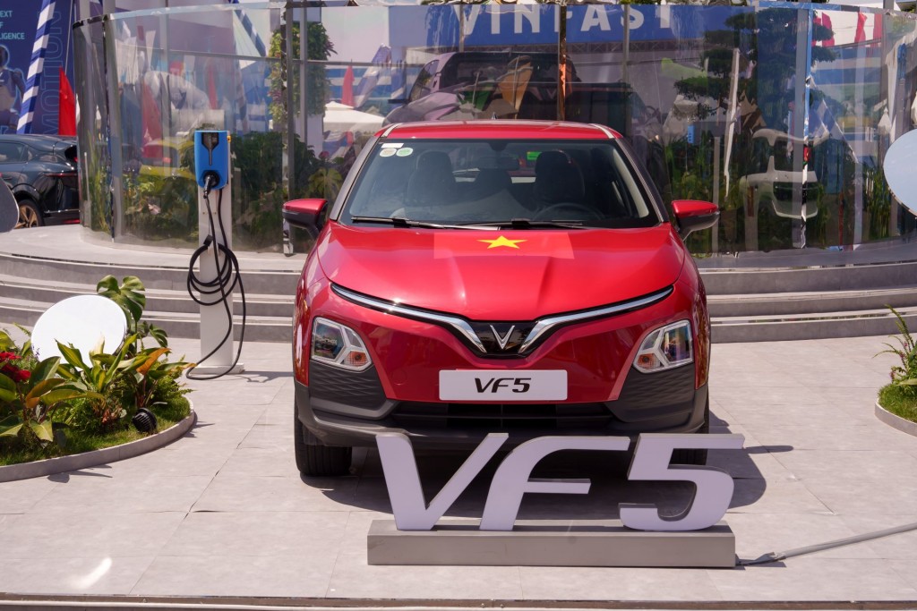 Bán hơn 27.000 xe trong 8 tháng, VinFast VF 5 tiếp tục là “xe quốc dân” của người Việt