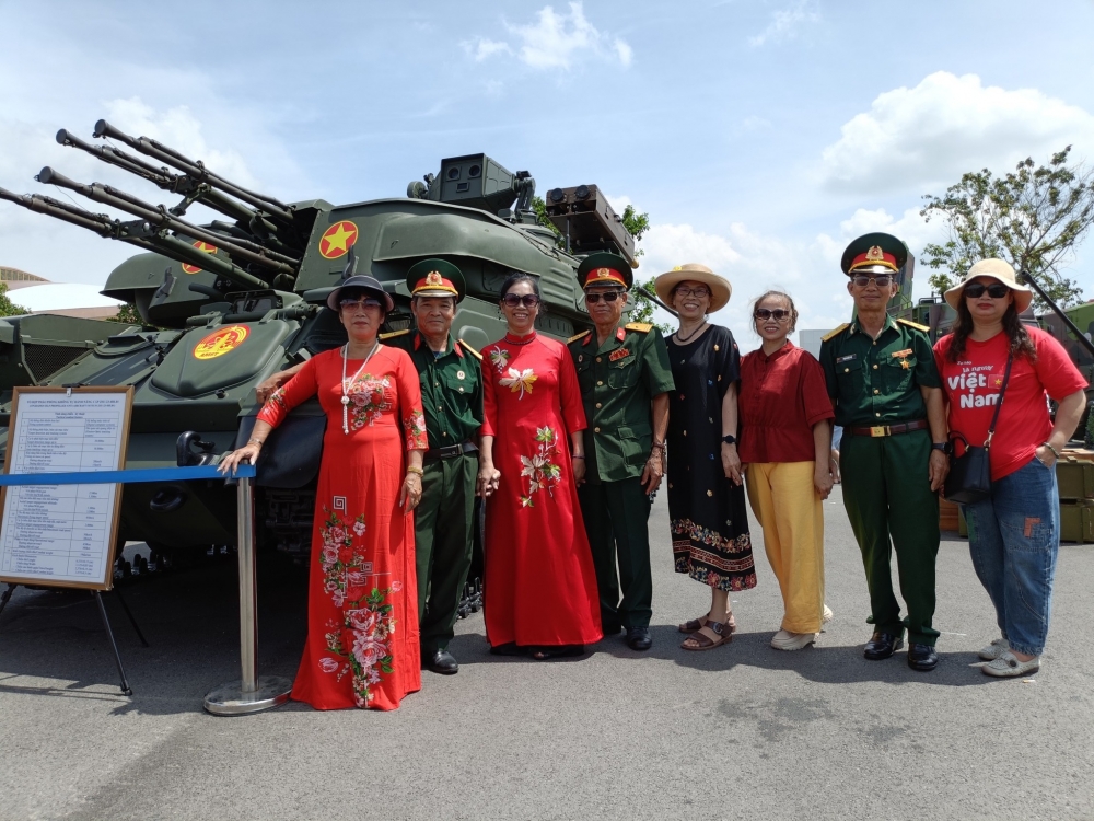 Những bức ảnh lưu giữ kỷ niệm Những bức ảnh lưu giữ kỷ niệm