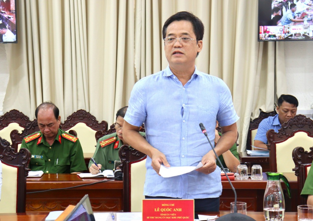 Tỉnh ủy viên, Bí thư Đảng ủy đặc khu Phú Quốc Lê Quốc Anh phát biểu tại hội nghị Tỉnh ủy viên, Bí thư Đảng ủy đặc khu Phú Quốc Lê Quốc Anh phát biểu tại hội nghị