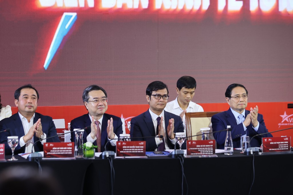 Thủ tướng Chính phủ Phạm Minh Chính và các đại biểu dự phiên Đối thoại cấp cao của Diễn đàn Kinh tế tư nhân Việt Nam (VPSF) năm 2025 - Ảnh: VGP/Nhật Bắc