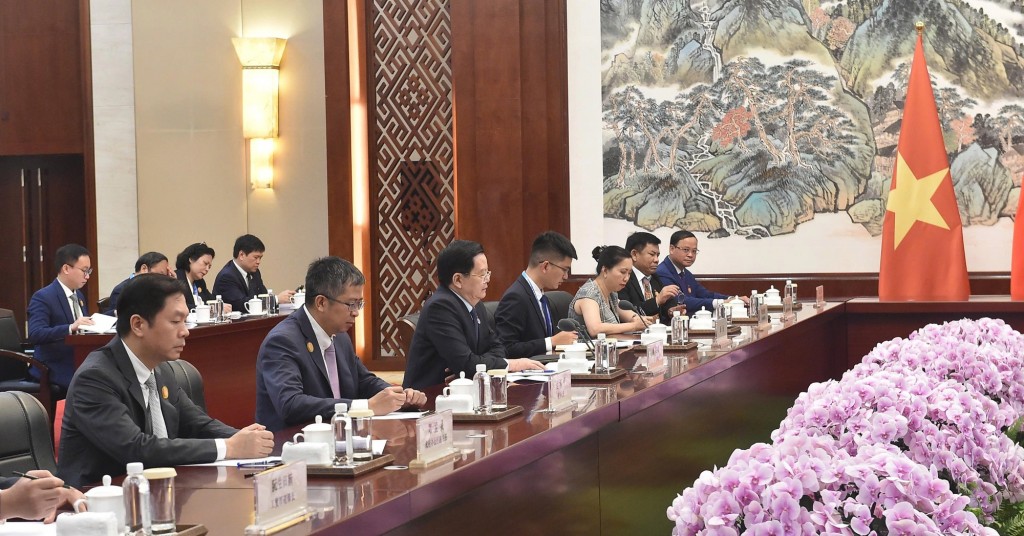 Phó Thủ tướng đề nghị hai bên thúc đẩy hợp tác thương mại song phương phát triển lành mạnh, bền vững - Ảnh: VGP/Giang Thanh Phó Thủ tướng đề nghị hai bên thúc đẩy hợp tác thương mại song phương phát triển lành mạnh, bền vững - Ảnh: VGP/Giang Thanh