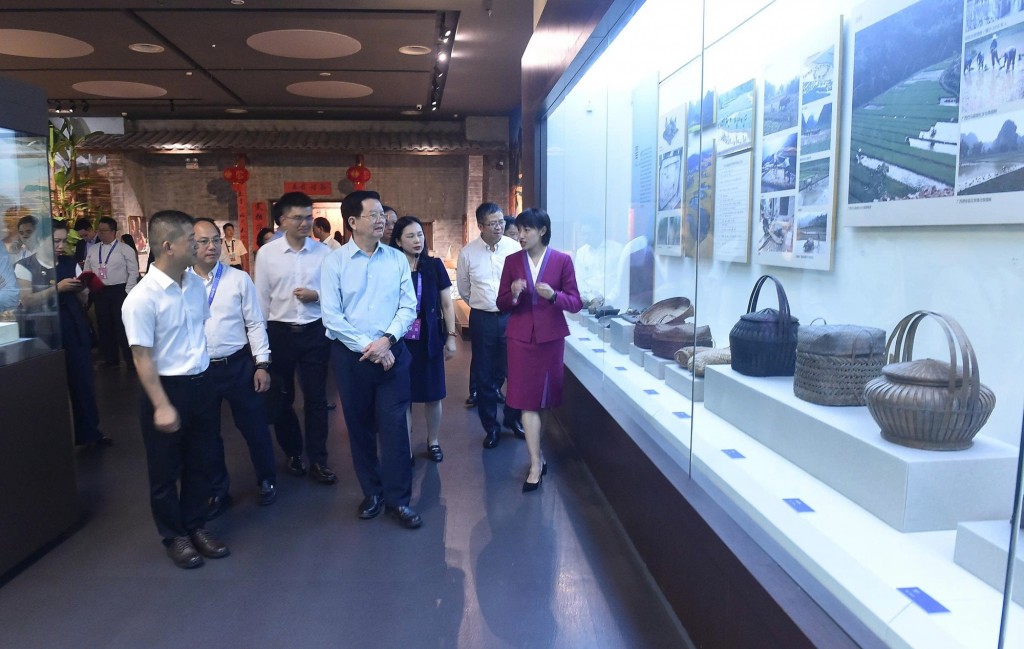 Phó Thủ tướng Mai Văn Chính và Đoàn công tác cũng đã tham quan Bảo tàng Dân tộc Quảng Tây - Ảnh: VGP/Giang Thanh Phó Thủ tướng Mai Văn Chính và Đoàn công tác cũng đã tham quan Bảo tàng Dân tộc Quảng Tây - Ảnh: VGP/Giang Thanh