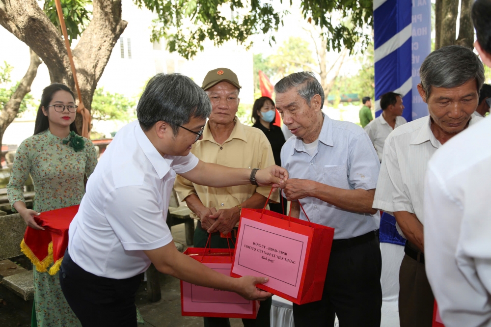 Hàng chục nghìn người dân xã Tiến Thắng được khám sức khỏe miễn phí Hàng chục nghìn người dân xã Tiến Thắng được khám sức khỏe miễn phí