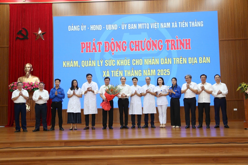 Hàng chục nghìn người dân xã Tiến Thắng được khám sức khỏe miễn phí Hàng chục nghìn người dân xã Tiến Thắng được khám sức khỏe miễn phí