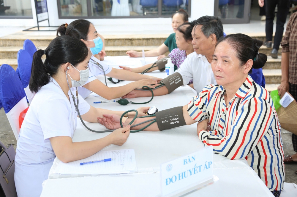 Hàng chục nghìn người dân xã Tiến Thắng được khám sức khỏe miễn phí Hàng chục nghìn người dân xã Tiến Thắng được khám sức khỏe miễn phí