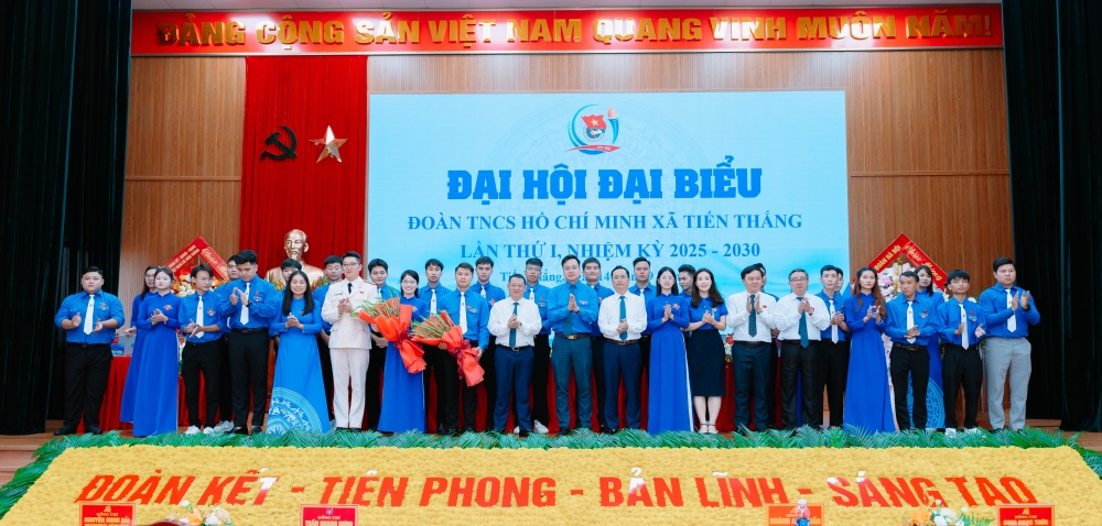 Tuổi trẻ xã Tiến Thắng đoàn kết, tiên phong, bản lĩnh, sáng tạo Tuổi trẻ xã Tiến Thắng đoàn kết, tiên phong, bản lĩnh, sáng tạo