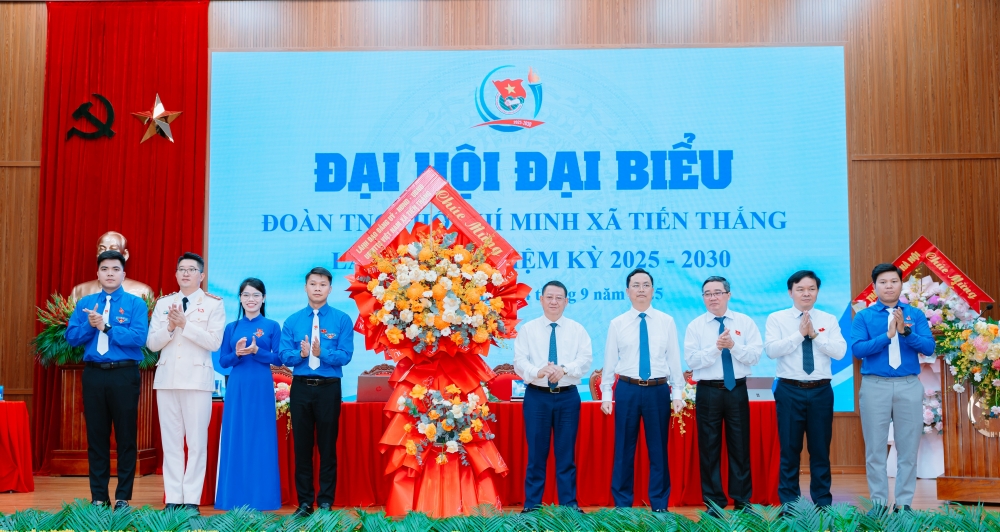 Tuổi trẻ xã Tiến Thắng đoàn kết, tiên phong, bản lĩnh, sáng tạo Tuổi trẻ xã Tiến Thắng đoàn kết, tiên phong, bản lĩnh, sáng tạo