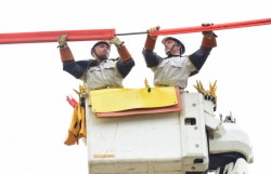 Những người “lính đặc nhiệm” giữa dòng điện sống