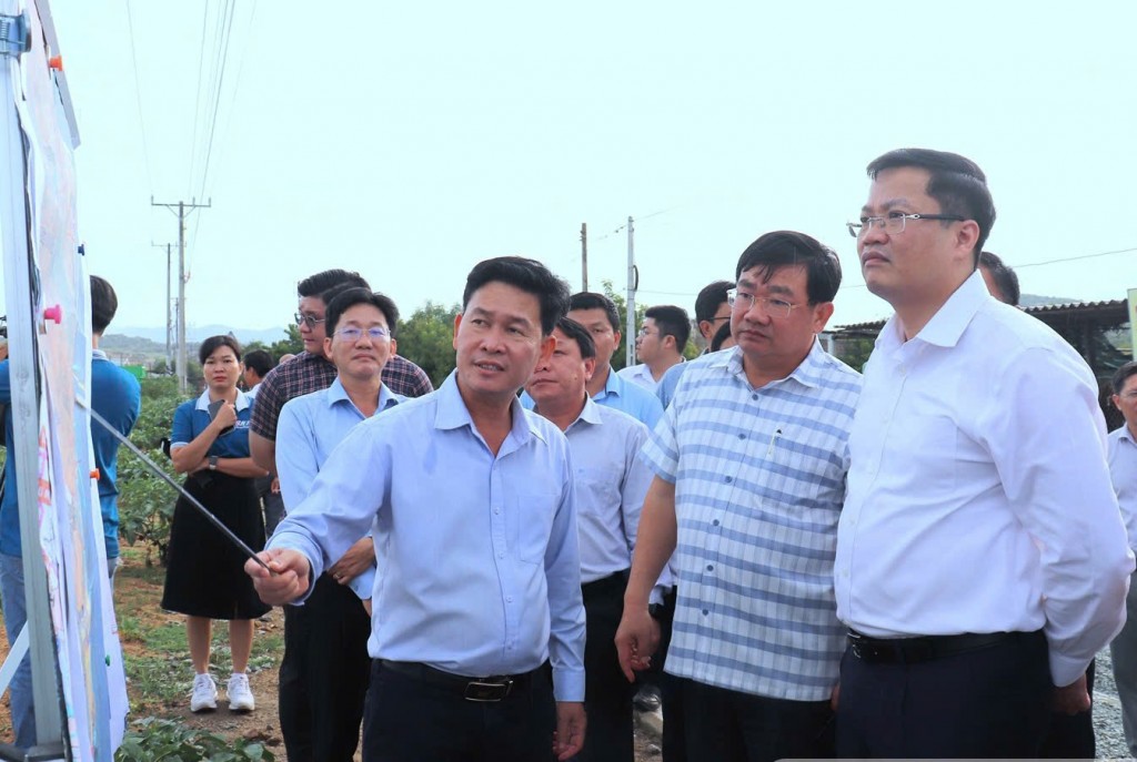 Đoàn công tác khảo sát thực địa khu vực quy hoạch Dự án Nhà máy điện hạt nhân Ninh Thuận 1 tại xã Phước Dinh Đoàn công tác khảo sát thực địa khu vực quy hoạch Dự án Nhà máy điện hạt nhân Ninh Thuận 1 tại xã Phước Dinh