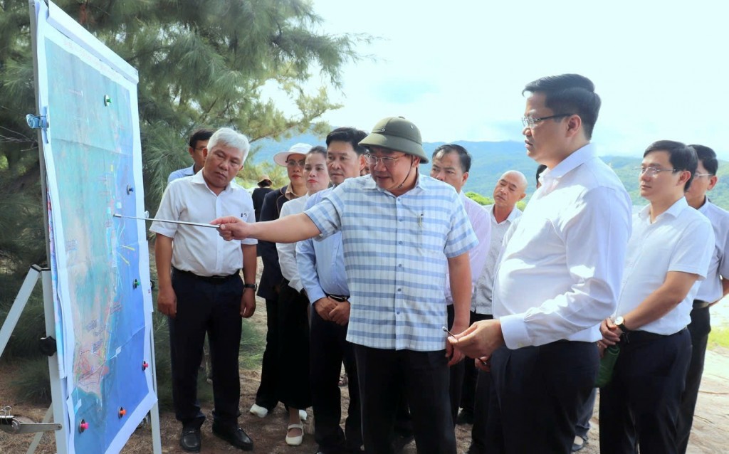 Đoàn công tác khảo sát thực địa khu vực thực hiện Dự án hạ tầng giao thông liên vùng kết nối từ cảng biển tổng hợp Cà Ná, cao tốc Bắc - Nam lên các tỉnh khu vực Nam Tây Nguyên Đoàn công tác khảo sát thực địa khu vực thực hiện Dự án hạ tầng giao thông liên vùng kết nối từ cảng biển tổng hợp Cà Ná, cao tốc Bắc - Nam lên các tỉnh khu vực Nam Tây Nguyên